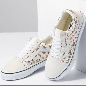 Brand New With Tags Vans Poppy Floral Cream - Women’s size 8.5
